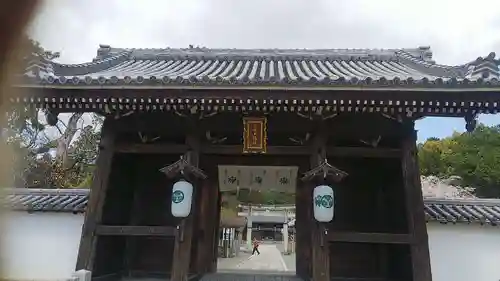 多田神社の山門