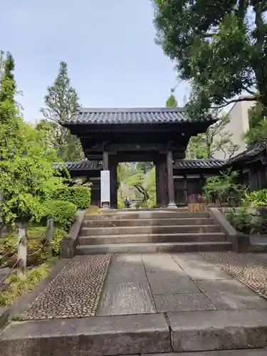 東長谷寺　薬王院の山門