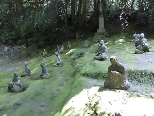 雲巌禅寺の像