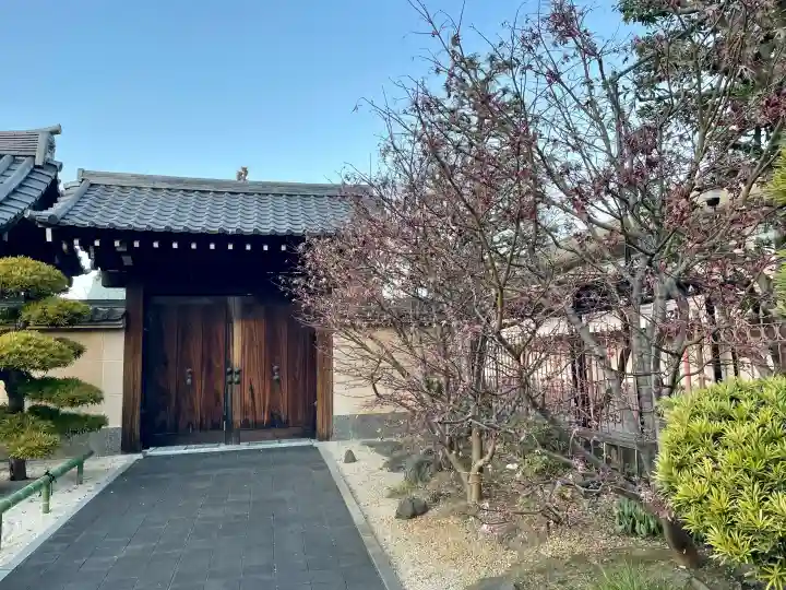 蓮花寺の{uncategorized: "未分類", other: "その他", undefined: "問題あり", building: "その他建物", grave: "お墓", sacred_gate: "鳥居", guardian: "狛犬", statue: "像", buddha: "仏像", history: "歴史", nature: "自然", garden: "庭園", animal: "動物", pagoda: "塔", temizu: "手水舎", mountain_gate: "山門・神門", sanctuary: "本殿・本堂", subordinate: "末社・摂社", art: "芸術", scenery: "景色", jizo: "地蔵", ema: "絵馬", goshuin: "御朱印", omikuji: "おみくじ", items: "授与品その他", amulet: "お守り", goshuincho: "御朱印帳", eats: "食事", festival: "お祭り", votive_dance: "神楽", shichigosan: "七五三参", wedding: "結婚式", experience: "体験その他", initially: "初詣", around: "周辺", anti_infection: "感染症対策"}
