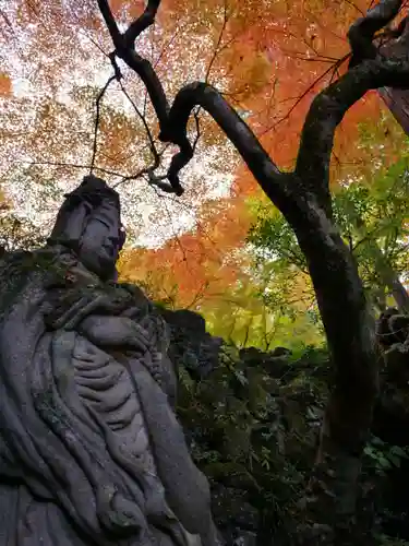 洞窟観音・徳明園・山徳記念館の仏像