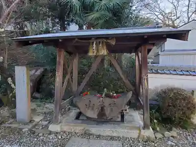平井神社の手水舎
