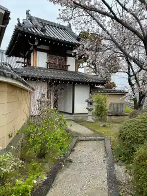 蓮花寺の山門・神門