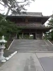 誕生寺の山門