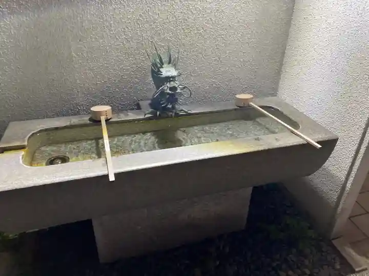 峯本稲荷神社の{uncategorized: "未分類", other: "その他", undefined: "問題あり", building: "その他建物", grave: "お墓", sacred_gate: "鳥居", guardian: "狛犬", statue: "像", buddha: "仏像", history: "歴史", nature: "自然", garden: "庭園", animal: "動物", pagoda: "塔", temizu: "手水舎", mountain_gate: "山門・神門", sanctuary: "本殿・本堂", subordinate: "末社・摂社", art: "芸術", scenery: "景色", jizo: "地蔵", ema: "絵馬", goshuin: "御朱印", omikuji: "おみくじ", items: "授与品その他", amulet: "お守り", goshuincho: "御朱印帳", eats: "食事", festival: "お祭り", votive_dance: "神楽", shichigosan: "七五三参", wedding: "結婚式", experience: "体験その他", initially: "初詣", around: "周辺", anti_infection: "感染症対策"}