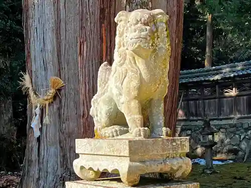 伊富岐神社の狛犬