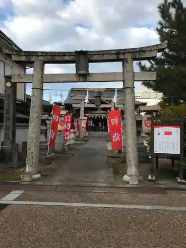 出世稻荷神社の鳥居