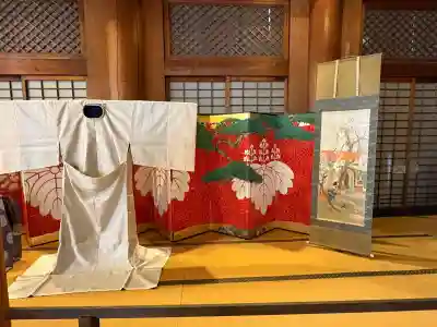 くろ谷 金戒光明寺の{uncategorized: "未分類", other: "その他", undefined: "問題あり", building: "その他建物", grave: "お墓", sacred_gate: "鳥居", guardian: "狛犬", statue: "像", buddha: "仏像", history: "歴史", nature: "自然", garden: "庭園", animal: "動物", pagoda: "塔", temizu: "手水舎", mountain_gate: "山門・神門", sanctuary: "本殿・本堂", subordinate: "末社・摂社", art: "芸術", scenery: "景色", jizo: "地蔵", ema: "絵馬", goshuin: "御朱印", omikuji: "おみくじ", items: "授与品その他", amulet: "お守り", goshuincho: "御朱印帳", eats: "食事", festival: "お祭り", votive_dance: "神楽", shichigosan: "七五三参", wedding: "結婚式", experience: "体験その他", initially: "初詣", around: "周辺", anti_infection: "感染症対策"}