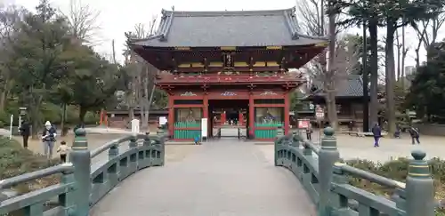 根津神社の山門