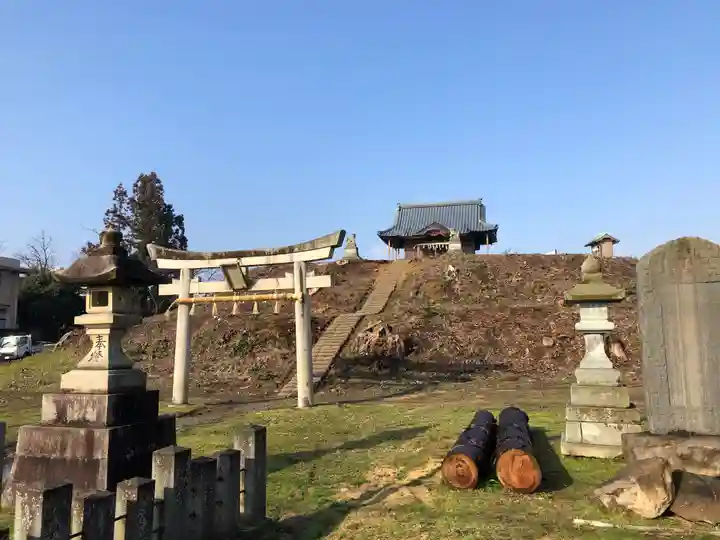 八幡神社(兜山古墳)の鳥居