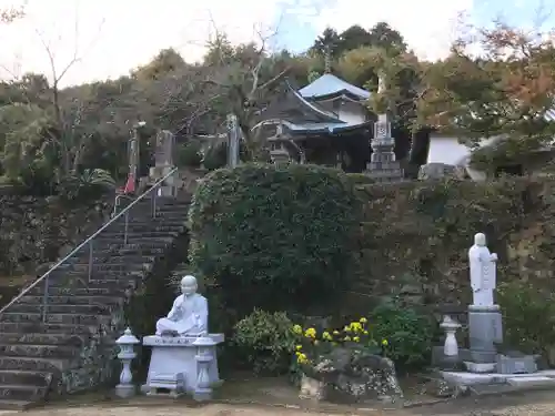 童学寺の像