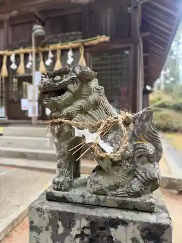 熊野神社の{uncategorized: "未分類", other: "その他", undefined: "問題あり", building: "その他建物", grave: "お墓", sacred_gate: "鳥居", guardian: "狛犬", statue: "像", buddha: "仏像", history: "歴史", nature: "自然", garden: "庭園", animal: "動物", pagoda: "塔", temizu: "手水舎", mountain_gate: "山門・神門", sanctuary: "本殿・本堂", subordinate: "末社・摂社", art: "芸術", scenery: "景色", jizo: "地蔵", ema: "絵馬", goshuin: "御朱印", omikuji: "おみくじ", items: "授与品その他", amulet: "お守り", goshuincho: "御朱印帳", eats: "食事", festival: "お祭り", votive_dance: "神楽", shichigosan: "七五三参", wedding: "結婚式", experience: "体験その他", initially: "初詣", around: "周辺", anti_infection: "感染症対策"}