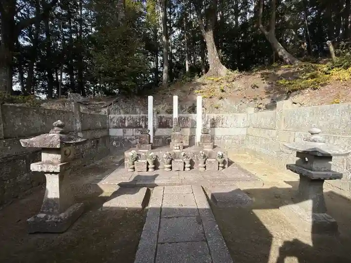 高月院の{uncategorized: "未分類", other: "その他", undefined: "問題あり", building: "その他建物", grave: "お墓", sacred_gate: "鳥居", guardian: "狛犬", statue: "像", buddha: "仏像", history: "歴史", nature: "自然", garden: "庭園", animal: "動物", pagoda: "塔", temizu: "手水舎", mountain_gate: "山門・神門", sanctuary: "本殿・本堂", subordinate: "末社・摂社", art: "芸術", scenery: "景色", jizo: "地蔵", ema: "絵馬", goshuin: "御朱印", omikuji: "おみくじ", items: "授与品その他", amulet: "お守り", goshuincho: "御朱印帳", eats: "食事", festival: "お祭り", votive_dance: "神楽", shichigosan: "七五三参", wedding: "結婚式", experience: "体験その他", initially: "初詣", around: "周辺", anti_infection: "感染症対策"}