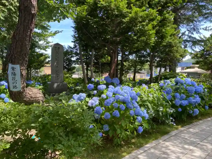 西野神社の庭園