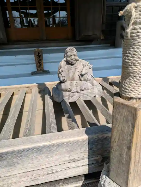 湯倉神社の{uncategorized: "未分類", other: "その他", undefined: "問題あり", building: "その他建物", grave: "お墓", sacred_gate: "鳥居", guardian: "狛犬", statue: "像", buddha: "仏像", history: "歴史", nature: "自然", garden: "庭園", animal: "動物", pagoda: "塔", temizu: "手水舎", mountain_gate: "山門・神門", sanctuary: "本殿・本堂", subordinate: "末社・摂社", art: "芸術", scenery: "景色", jizo: "地蔵", ema: "絵馬", goshuin: "御朱印", omikuji: "おみくじ", items: "授与品その他", amulet: "お守り", goshuincho: "御朱印帳", eats: "食事", festival: "お祭り", votive_dance: "神楽", shichigosan: "七五三参", wedding: "結婚式", experience: "体験その他", initially: "初詣", around: "周辺", anti_infection: "感染症対策"}