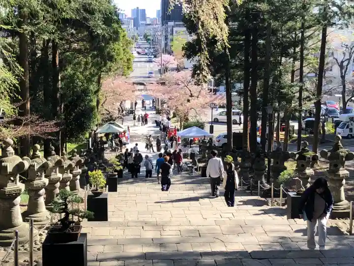 仙台東照宮の{uncategorized: "未分類", other: "その他", undefined: "問題あり", building: "その他建物", grave: "お墓", sacred_gate: "鳥居", guardian: "狛犬", statue: "像", buddha: "仏像", history: "歴史", nature: "自然", garden: "庭園", animal: "動物", pagoda: "塔", temizu: "手水舎", mountain_gate: "山門・神門", sanctuary: "本殿・本堂", subordinate: "末社・摂社", art: "芸術", scenery: "景色", jizo: "地蔵", ema: "絵馬", goshuin: "御朱印", omikuji: "おみくじ", items: "授与品その他", amulet: "お守り", goshuincho: "御朱印帳", eats: "食事", festival: "お祭り", votive_dance: "神楽", shichigosan: "七五三参", wedding: "結婚式", experience: "体験その他", initially: "初詣", around: "周辺", anti_infection: "感染症対策"}