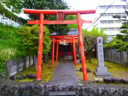 稲荷社（義市稲荷社）の鳥居