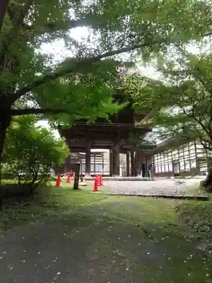 霊松寺の山門・神門