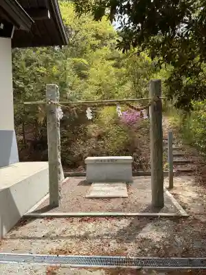 丸山稲荷神社本社の{uncategorized: "未分類", other: "その他", undefined: "問題あり", building: "その他建物", grave: "お墓", sacred_gate: "鳥居", guardian: "狛犬", statue: "像", buddha: "仏像", history: "歴史", nature: "自然", garden: "庭園", animal: "動物", pagoda: "塔", temizu: "手水舎", mountain_gate: "山門・神門", sanctuary: "本殿・本堂", subordinate: "末社・摂社", art: "芸術", scenery: "景色", jizo: "地蔵", ema: "絵馬", goshuin: "御朱印", omikuji: "おみくじ", items: "授与品その他", amulet: "お守り", goshuincho: "御朱印帳", eats: "食事", festival: "お祭り", votive_dance: "神楽", shichigosan: "七五三参", wedding: "結婚式", experience: "体験その他", initially: "初詣", around: "周辺", anti_infection: "感染症対策"}
