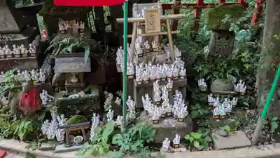 佐助稲荷神社の末社・摂社