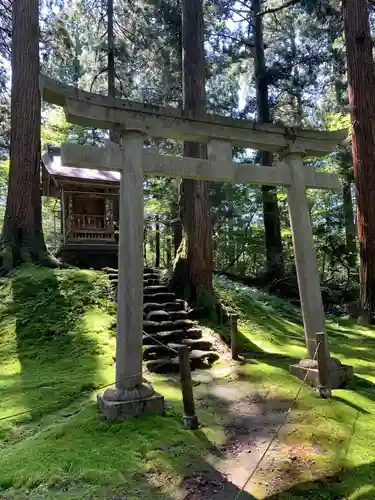 平泉寺白山神社の末社・摂社