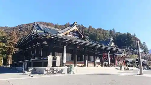 久遠寺の本殿