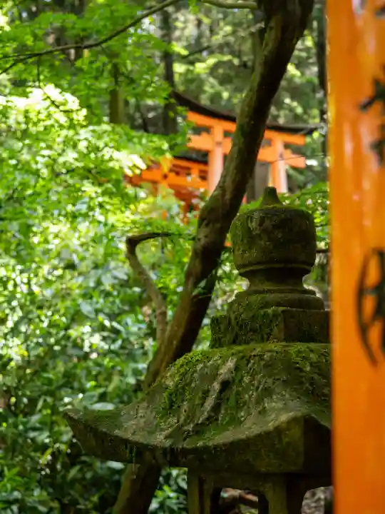 伏見稲荷大社 御膳谷奉拝所の{uncategorized: "未分類", other: "その他", undefined: "問題あり", building: "その他建物", grave: "お墓", sacred_gate: "鳥居", guardian: "狛犬", statue: "像", buddha: "仏像", history: "歴史", nature: "自然", garden: "庭園", animal: "動物", pagoda: "塔", temizu: "手水舎", mountain_gate: "山門・神門", sanctuary: "本殿・本堂", subordinate: "末社・摂社", art: "芸術", scenery: "景色", jizo: "地蔵", ema: "絵馬", goshuin: "御朱印", omikuji: "おみくじ", items: "授与品その他", amulet: "お守り", goshuincho: "御朱印帳", eats: "食事", festival: "お祭り", votive_dance: "神楽", shichigosan: "七五三参", wedding: "結婚式", experience: "体験その他", initially: "初詣", around: "周辺", anti_infection: "感染症対策"}