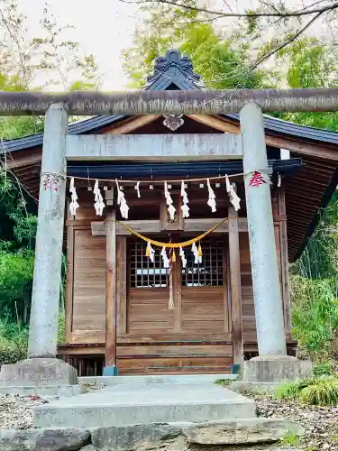 白山神社（法泉寺境内） の{uncategorized: "未分類", other: "その他", undefined: "問題あり", building: "その他建物", grave: "お墓", sacred_gate: "鳥居", guardian: "狛犬", statue: "像", buddha: "仏像", history: "歴史", nature: "自然", garden: "庭園", animal: "動物", pagoda: "塔", temizu: "手水舎", mountain_gate: "山門・神門", sanctuary: "本殿・本堂", subordinate: "末社・摂社", art: "芸術", scenery: "景色", jizo: "地蔵", ema: "絵馬", goshuin: "御朱印", omikuji: "おみくじ", items: "授与品その他", amulet: "お守り", goshuincho: "御朱印帳", eats: "食事", festival: "お祭り", votive_dance: "神楽", shichigosan: "七五三参", wedding: "結婚式", experience: "体験その他", initially: "初詣", around: "周辺", anti_infection: "感染症対策"}