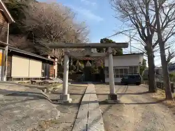 久木神社の{uncategorized: "未分類", other: "その他", undefined: "問題あり", building: "その他建物", grave: "お墓", sacred_gate: "鳥居", guardian: "狛犬", statue: "像", buddha: "仏像", history: "歴史", nature: "自然", garden: "庭園", animal: "動物", pagoda: "塔", temizu: "手水舎", mountain_gate: "山門・神門", sanctuary: "本殿・本堂", subordinate: "末社・摂社", art: "芸術", scenery: "景色", jizo: "地蔵", ema: "絵馬", goshuin: "御朱印", omikuji: "おみくじ", items: "授与品その他", amulet: "お守り", goshuincho: "御朱印帳", eats: "食事", festival: "お祭り", votive_dance: "神楽", shichigosan: "七五三参", wedding: "結婚式", experience: "体験その他", initially: "初詣", around: "周辺", anti_infection: "感染症対策"}