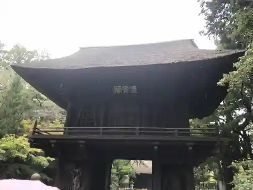 平林寺の山門