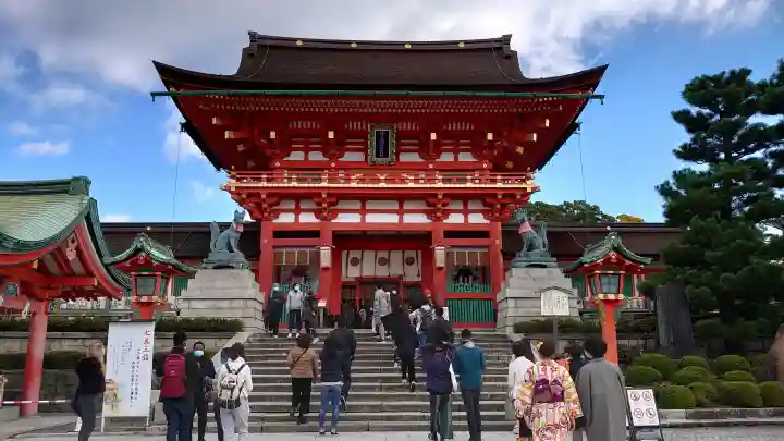 伏見稲荷大社の{uncategorized: "未分類", other: "その他", undefined: "問題あり", building: "その他建物", grave: "お墓", sacred_gate: "鳥居", guardian: "狛犬", statue: "像", buddha: "仏像", history: "歴史", nature: "自然", garden: "庭園", animal: "動物", pagoda: "塔", temizu: "手水舎", mountain_gate: "山門・神門", sanctuary: "本殿・本堂", subordinate: "末社・摂社", art: "芸術", scenery: "景色", jizo: "地蔵", ema: "絵馬", goshuin: "御朱印", omikuji: "おみくじ", items: "授与品その他", amulet: "お守り", goshuincho: "御朱印帳", eats: "食事", festival: "お祭り", votive_dance: "神楽", shichigosan: "七五三参", wedding: "結婚式", experience: "体験その他", initially: "初詣", around: "周辺", anti_infection: "感染症対策"}