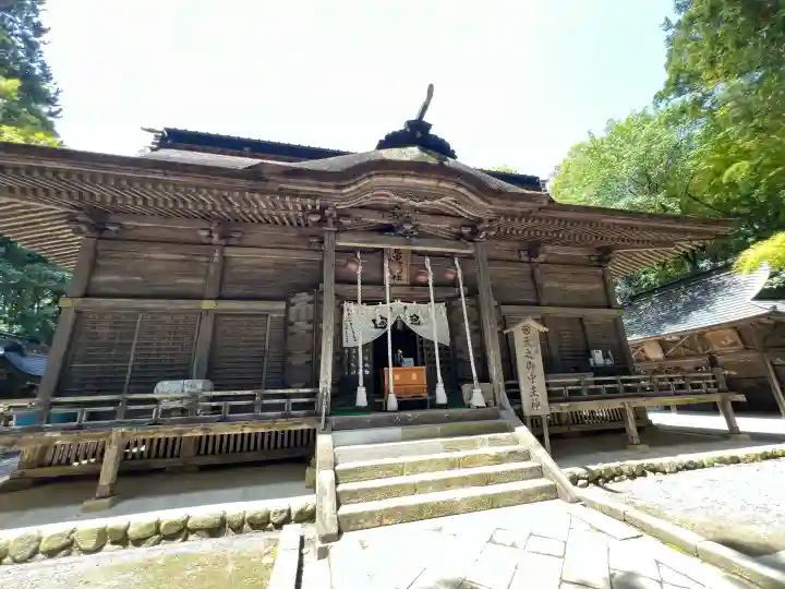 相馬中村神社の{uncategorized: "未分類", other: "その他", undefined: "問題あり", building: "その他建物", grave: "お墓", sacred_gate: "鳥居", guardian: "狛犬", statue: "像", buddha: "仏像", history: "歴史", nature: "自然", garden: "庭園", animal: "動物", pagoda: "塔", temizu: "手水舎", mountain_gate: "山門・神門", sanctuary: "本殿・本堂", subordinate: "末社・摂社", art: "芸術", scenery: "景色", jizo: "地蔵", ema: "絵馬", goshuin: "御朱印", omikuji: "おみくじ", items: "授与品その他", amulet: "お守り", goshuincho: "御朱印帳", eats: "食事", festival: "お祭り", votive_dance: "神楽", shichigosan: "七五三参", wedding: "結婚式", experience: "体験その他", initially: "初詣", around: "周辺", anti_infection: "感染症対策"}