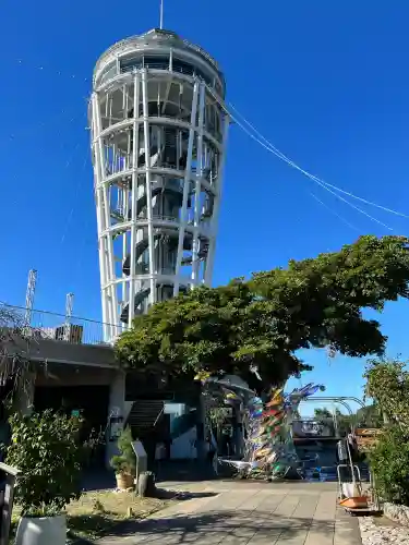 龍宮（江島神社）の{uncategorized: "未分類", other: "その他", undefined: "問題あり", building: "その他建物", grave: "お墓", sacred_gate: "鳥居", guardian: "狛犬", statue: "像", buddha: "仏像", history: "歴史", nature: "自然", garden: "庭園", animal: "動物", pagoda: "塔", temizu: "手水舎", mountain_gate: "山門・神門", sanctuary: "本殿・本堂", subordinate: "末社・摂社", art: "芸術", scenery: "景色", jizo: "地蔵", ema: "絵馬", goshuin: "御朱印", omikuji: "おみくじ", items: "授与品その他", amulet: "お守り", goshuincho: "御朱印帳", eats: "食事", festival: "お祭り", votive_dance: "神楽", shichigosan: "七五三参", wedding: "結婚式", experience: "体験その他", initially: "初詣", around: "周辺", anti_infection: "感染症対策"}