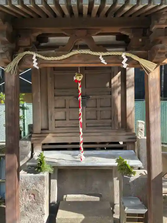 三峯神社の{uncategorized: "未分類", other: "その他", undefined: "問題あり", building: "その他建物", grave: "お墓", sacred_gate: "鳥居", guardian: "狛犬", statue: "像", buddha: "仏像", history: "歴史", nature: "自然", garden: "庭園", animal: "動物", pagoda: "塔", temizu: "手水舎", mountain_gate: "山門・神門", sanctuary: "本殿・本堂", subordinate: "末社・摂社", art: "芸術", scenery: "景色", jizo: "地蔵", ema: "絵馬", goshuin: "御朱印", omikuji: "おみくじ", items: "授与品その他", amulet: "お守り", goshuincho: "御朱印帳", eats: "食事", festival: "お祭り", votive_dance: "神楽", shichigosan: "七五三参", wedding: "結婚式", experience: "体験その他", initially: "初詣", around: "周辺", anti_infection: "感染症対策"}