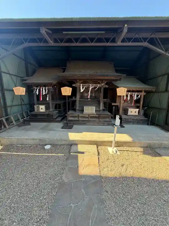 諏訪神社の{uncategorized: "未分類", other: "その他", undefined: "問題あり", building: "その他建物", grave: "お墓", sacred_gate: "鳥居", guardian: "狛犬", statue: "像", buddha: "仏像", history: "歴史", nature: "自然", garden: "庭園", animal: "動物", pagoda: "塔", temizu: "手水舎", mountain_gate: "山門・神門", sanctuary: "本殿・本堂", subordinate: "末社・摂社", art: "芸術", scenery: "景色", jizo: "地蔵", ema: "絵馬", goshuin: "御朱印", omikuji: "おみくじ", items: "授与品その他", amulet: "お守り", goshuincho: "御朱印帳", eats: "食事", festival: "お祭り", votive_dance: "神楽", shichigosan: "七五三参", wedding: "結婚式", experience: "体験その他", initially: "初詣", around: "周辺", anti_infection: "感染症対策"}