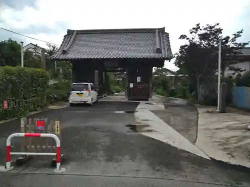 観音寺の山門