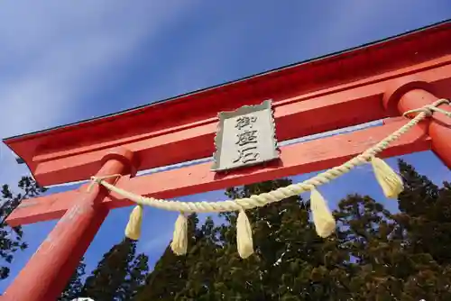 御座石神社の建物その他