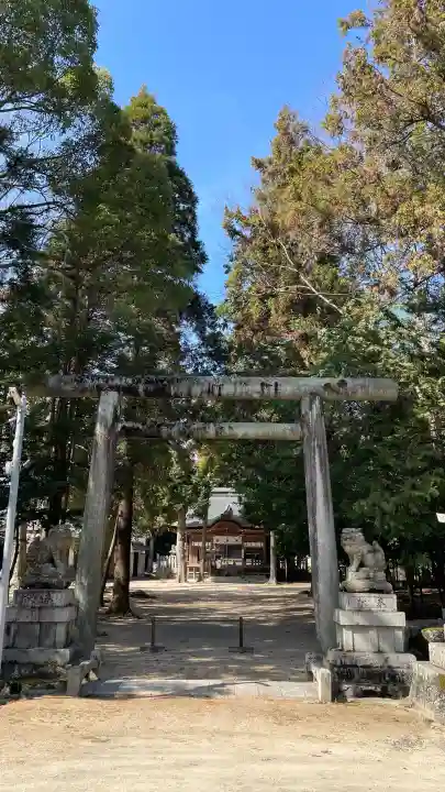 建部日吉神社の{uncategorized: "未分類", other: "その他", undefined: "問題あり", building: "その他建物", grave: "お墓", sacred_gate: "鳥居", guardian: "狛犬", statue: "像", buddha: "仏像", history: "歴史", nature: "自然", garden: "庭園", animal: "動物", pagoda: "塔", temizu: "手水舎", mountain_gate: "山門・神門", sanctuary: "本殿・本堂", subordinate: "末社・摂社", art: "芸術", scenery: "景色", jizo: "地蔵", ema: "絵馬", goshuin: "御朱印", omikuji: "おみくじ", items: "授与品その他", amulet: "お守り", goshuincho: "御朱印帳", eats: "食事", festival: "お祭り", votive_dance: "神楽", shichigosan: "七五三参", wedding: "結婚式", experience: "体験その他", initially: "初詣", around: "周辺", anti_infection: "感染症対策"}