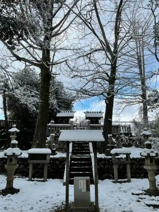 若宮神明社の{uncategorized: "未分類", other: "その他", undefined: "問題あり", building: "その他建物", grave: "お墓", sacred_gate: "鳥居", guardian: "狛犬", statue: "像", buddha: "仏像", history: "歴史", nature: "自然", garden: "庭園", animal: "動物", pagoda: "塔", temizu: "手水舎", mountain_gate: "山門・神門", sanctuary: "本殿・本堂", subordinate: "末社・摂社", art: "芸術", scenery: "景色", jizo: "地蔵", ema: "絵馬", goshuin: "御朱印", omikuji: "おみくじ", items: "授与品その他", amulet: "お守り", goshuincho: "御朱印帳", eats: "食事", festival: "お祭り", votive_dance: "神楽", shichigosan: "七五三参", wedding: "結婚式", experience: "体験その他", initially: "初詣", around: "周辺", anti_infection: "感染症対策"}
