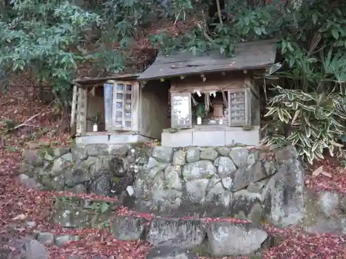 岩谷の滝大聖院の末社・摂社