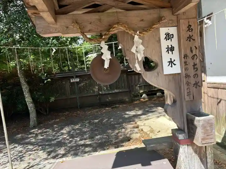 丹生川上神社(下社)の{uncategorized: "未分類", other: "その他", undefined: "問題あり", building: "その他建物", grave: "お墓", sacred_gate: "鳥居", guardian: "狛犬", statue: "像", buddha: "仏像", history: "歴史", nature: "自然", garden: "庭園", animal: "動物", pagoda: "塔", temizu: "手水舎", mountain_gate: "山門・神門", sanctuary: "本殿・本堂", subordinate: "末社・摂社", art: "芸術", scenery: "景色", jizo: "地蔵", ema: "絵馬", goshuin: "御朱印", omikuji: "おみくじ", items: "授与品その他", amulet: "お守り", goshuincho: "御朱印帳", eats: "食事", festival: "お祭り", votive_dance: "神楽", shichigosan: "七五三参", wedding: "結婚式", experience: "体験その他", initially: "初詣", around: "周辺", anti_infection: "感染症対策"}