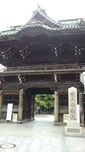 題経寺（柴又帝釈天）の山門