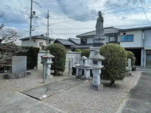 摂取院の{uncategorized: "未分類", other: "その他", undefined: "問題あり", building: "その他建物", grave: "お墓", sacred_gate: "鳥居", guardian: "狛犬", statue: "像", buddha: "仏像", history: "歴史", nature: "自然", garden: "庭園", animal: "動物", pagoda: "塔", temizu: "手水舎", mountain_gate: "山門・神門", sanctuary: "本殿・本堂", subordinate: "末社・摂社", art: "芸術", scenery: "景色", jizo: "地蔵", ema: "絵馬", goshuin: "御朱印", omikuji: "おみくじ", items: "授与品その他", amulet: "お守り", goshuincho: "御朱印帳", eats: "食事", festival: "お祭り", votive_dance: "神楽", shichigosan: "七五三参", wedding: "結婚式", experience: "体験その他", initially: "初詣", around: "周辺", anti_infection: "感染症対策"}