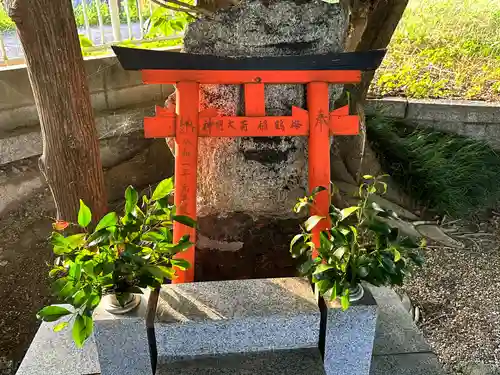 梅鶴稲荷大明神(奈良県)