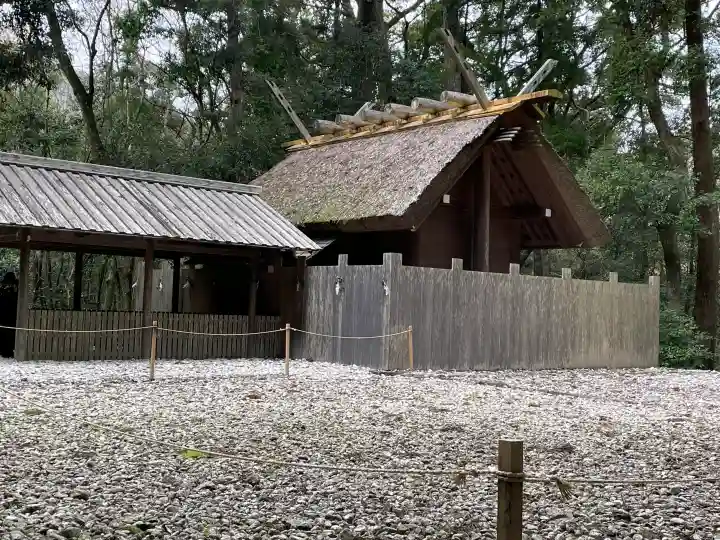 伊勢神宮内宮(皇大神宮)の{uncategorized: "未分類", other: "その他", undefined: "問題あり", building: "その他建物", grave: "お墓", sacred_gate: "鳥居", guardian: "狛犬", statue: "像", buddha: "仏像", history: "歴史", nature: "自然", garden: "庭園", animal: "動物", pagoda: "塔", temizu: "手水舎", mountain_gate: "山門・神門", sanctuary: "本殿・本堂", subordinate: "末社・摂社", art: "芸術", scenery: "景色", jizo: "地蔵", ema: "絵馬", goshuin: "御朱印", omikuji: "おみくじ", items: "授与品その他", amulet: "お守り", goshuincho: "御朱印帳", eats: "食事", festival: "お祭り", votive_dance: "神楽", shichigosan: "七五三参", wedding: "結婚式", experience: "体験その他", initially: "初詣", around: "周辺", anti_infection: "感染症対策"}