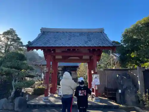 寿覚院光照寺の山門