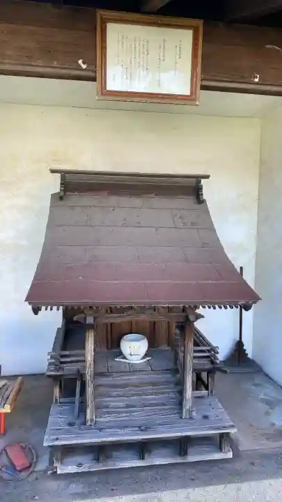 本光寺の{uncategorized: "未分類", other: "その他", undefined: "問題あり", building: "その他建物", grave: "お墓", sacred_gate: "鳥居", guardian: "狛犬", statue: "像", buddha: "仏像", history: "歴史", nature: "自然", garden: "庭園", animal: "動物", pagoda: "塔", temizu: "手水舎", mountain_gate: "山門・神門", sanctuary: "本殿・本堂", subordinate: "末社・摂社", art: "芸術", scenery: "景色", jizo: "地蔵", ema: "絵馬", goshuin: "御朱印", omikuji: "おみくじ", items: "授与品その他", amulet: "お守り", goshuincho: "御朱印帳", eats: "食事", festival: "お祭り", votive_dance: "神楽", shichigosan: "七五三参", wedding: "結婚式", experience: "体験その他", initially: "初詣", around: "周辺", anti_infection: "感染症対策"}