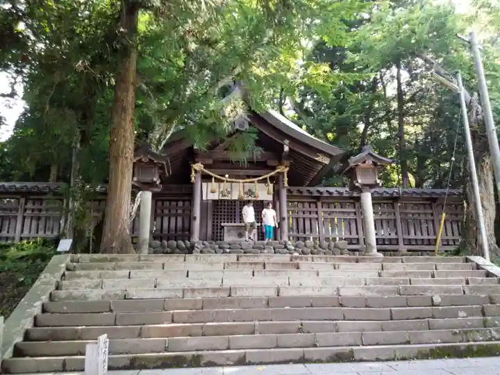 諏訪大社上社前宮の本殿・本堂