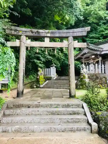 絹巻神社の鳥居