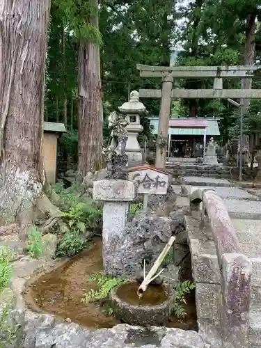 鳴谷神社の手水舎